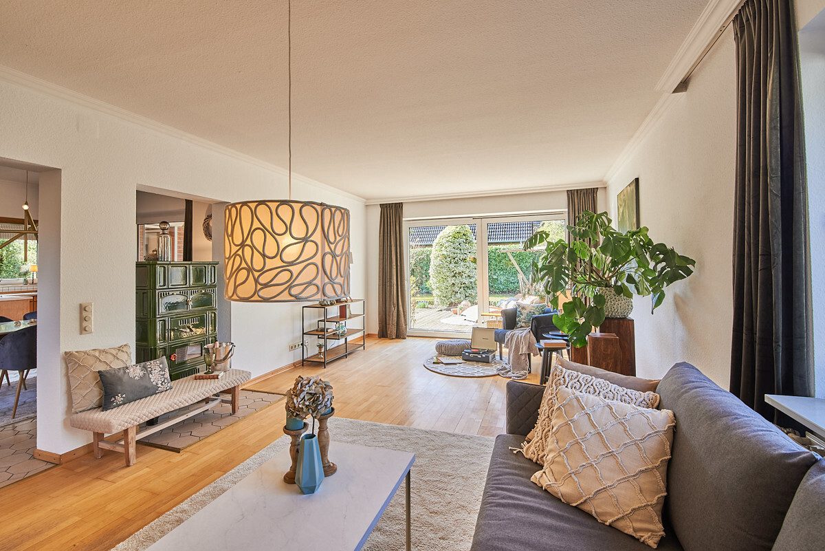 Bright and spacious living room