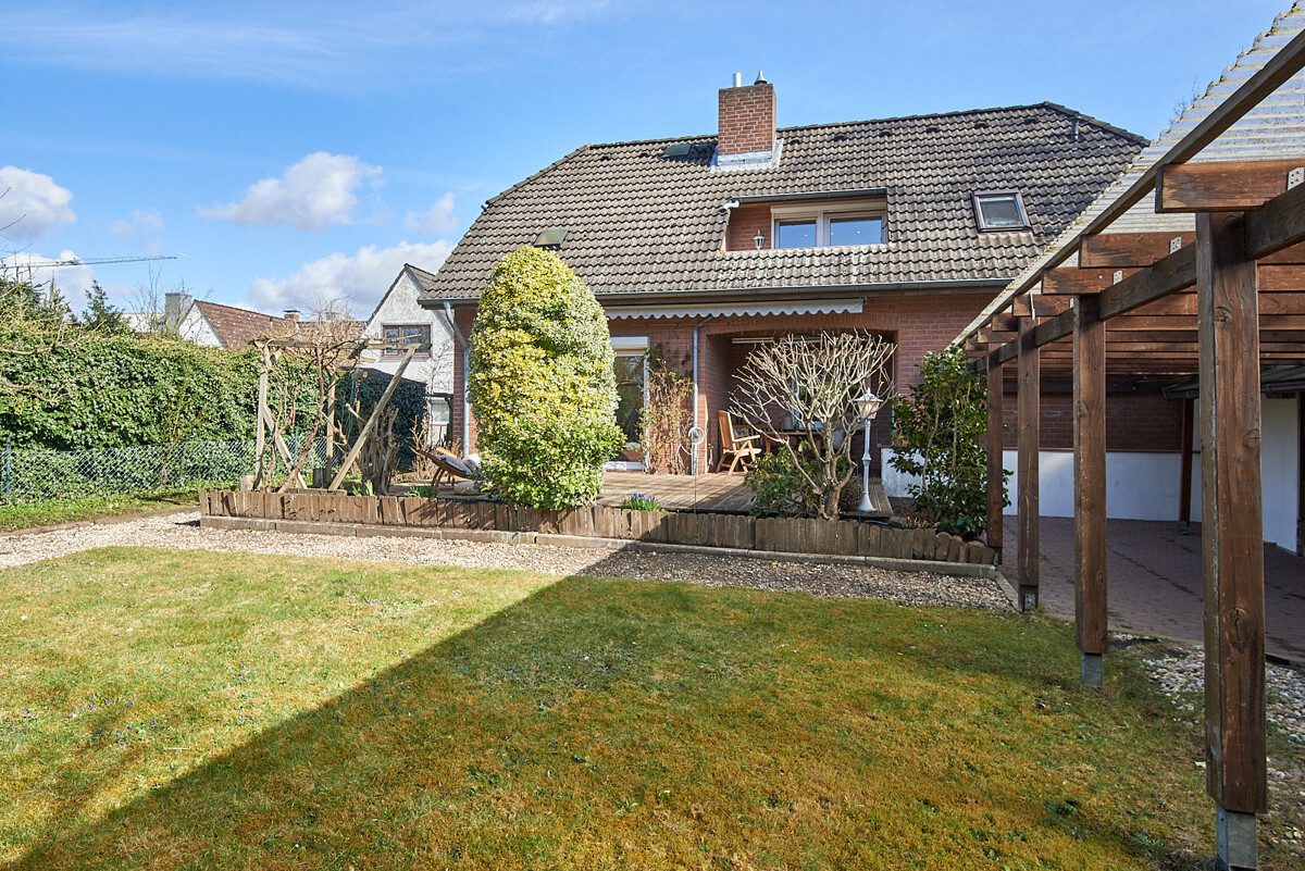 Garden with covered shed