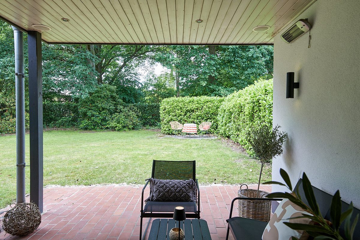Covered outdoor area directly off the ground floor dining room
