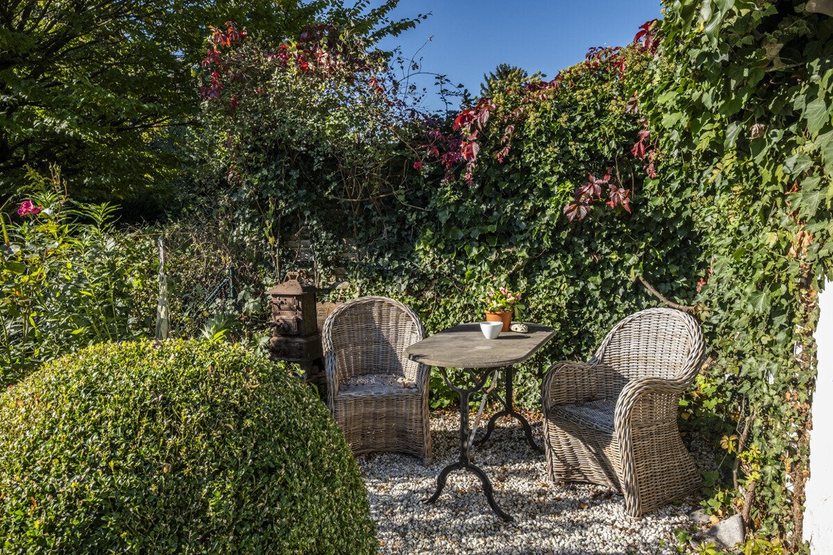 Romantic corners in the garden