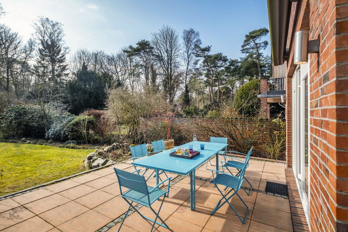 Terrasse und Garten in reiner Südlage