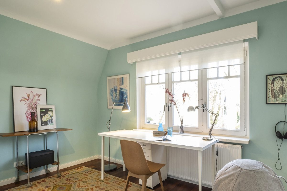 Additional room on the first floor with loft space