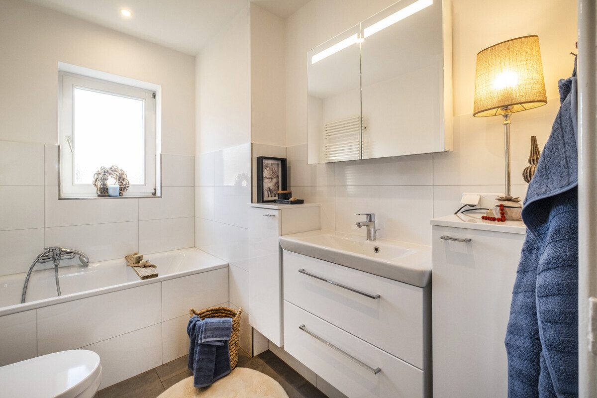 Family bathroom, first floor