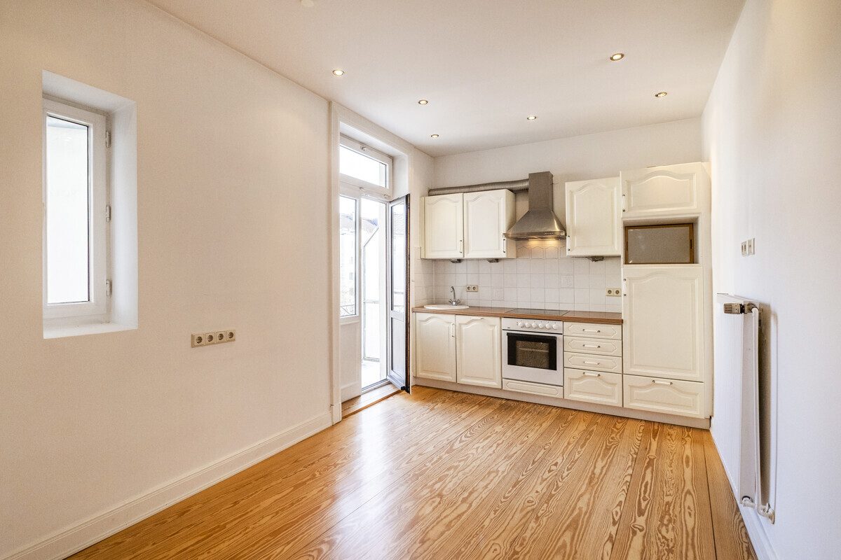 Kitchen with balcony