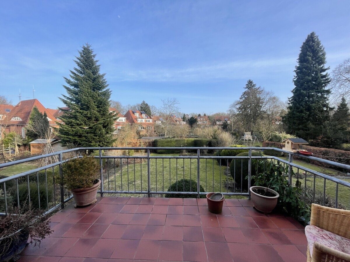 Terrasse mit Blick in den Garten